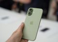 Apple dosáhl rekordních tržeb, Tim Cook předává vedení firmy