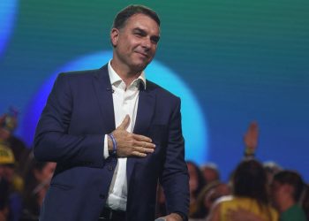 Flávio Bolsonaro zahájil prezidentskou kampaň, postaví se Lulovi
