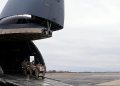 Válka s Íránem eskaluje: První mrtví vojáci USA a hrozby od Chámeneího