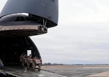 Válka s Íránem eskaluje: První mrtví vojáci USA a hrozby od Chámeneího