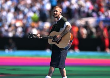 První poločasová show na MS ve fotbale přinesla hvězdný chaos