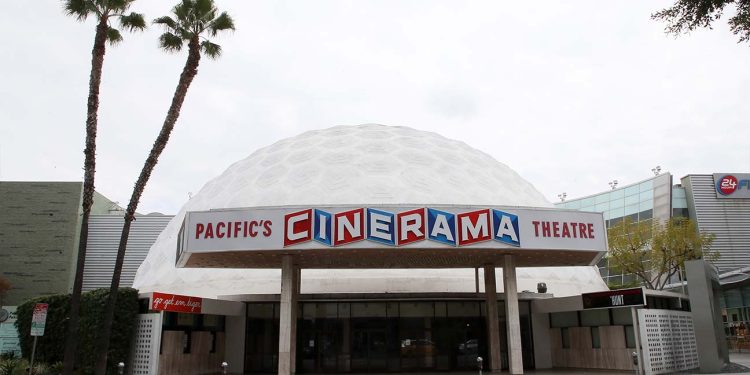 Slavné hollywoodské kino Cinerama Dome se otevře v roce 2028