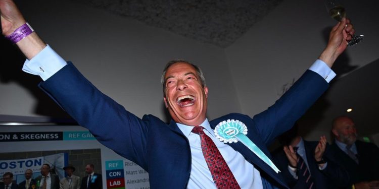 Nigel Farage obhájil mandát v doplňovacích volbách v Clactonu