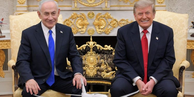 Donald Trump odložil údery na Írán kvůli dohodě o průlivu
