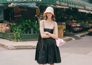 Módní magazín Vogue představil klíčové styly šatů pro srpen